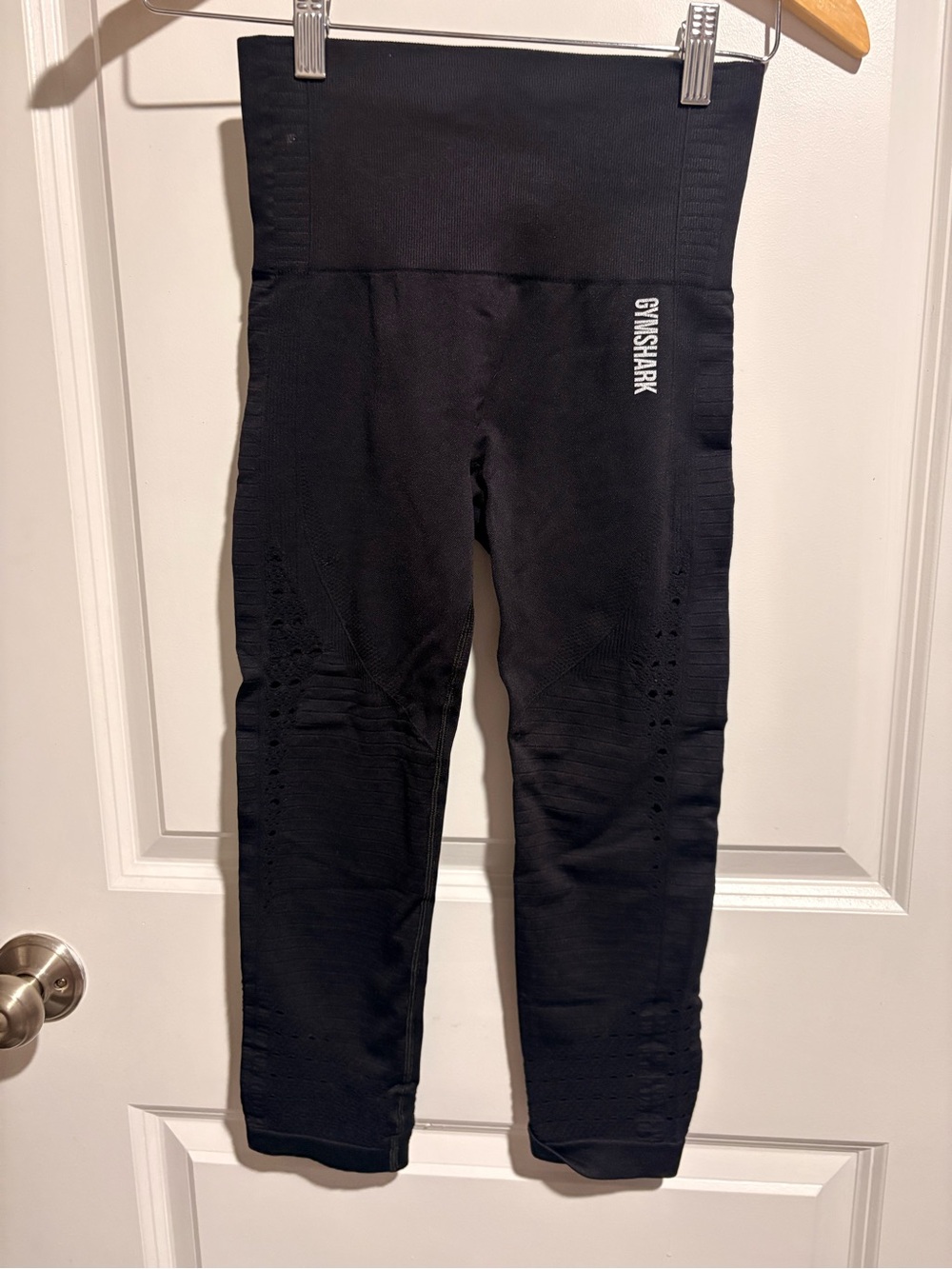 Gymshark Black Seamless High-Waist Capris with Logo